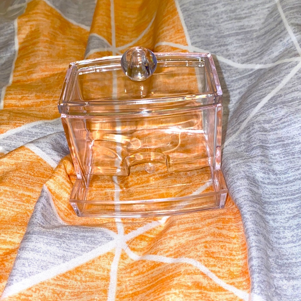 Cotton swab holder